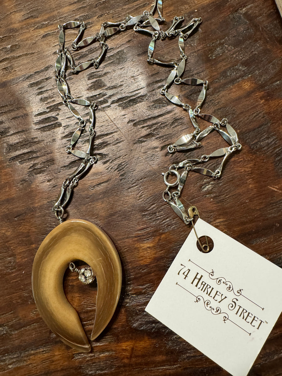Horseshoe Necklace – 74 Harley Street