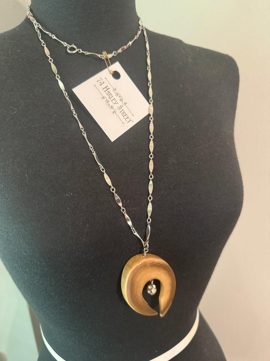 Horseshoe Necklace – 74 Harley Street